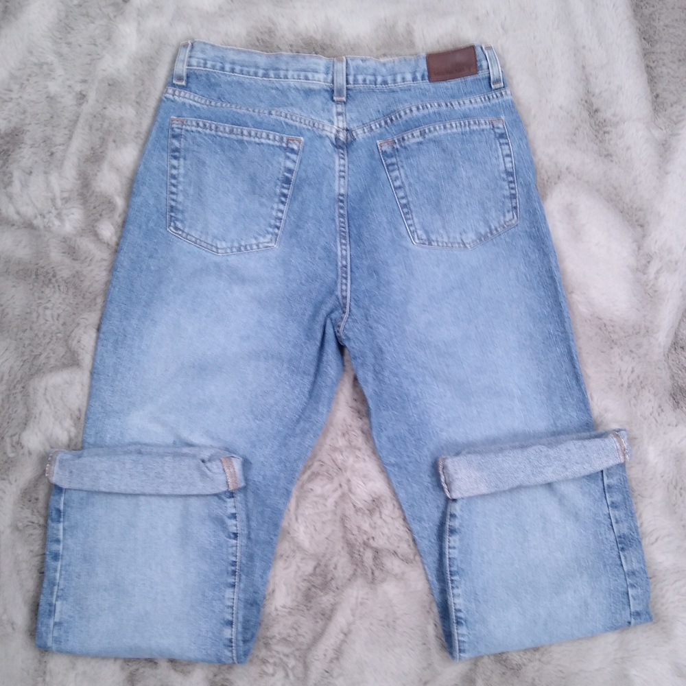 Classic Light Blue Denim Jeans - Picture 2 of 8